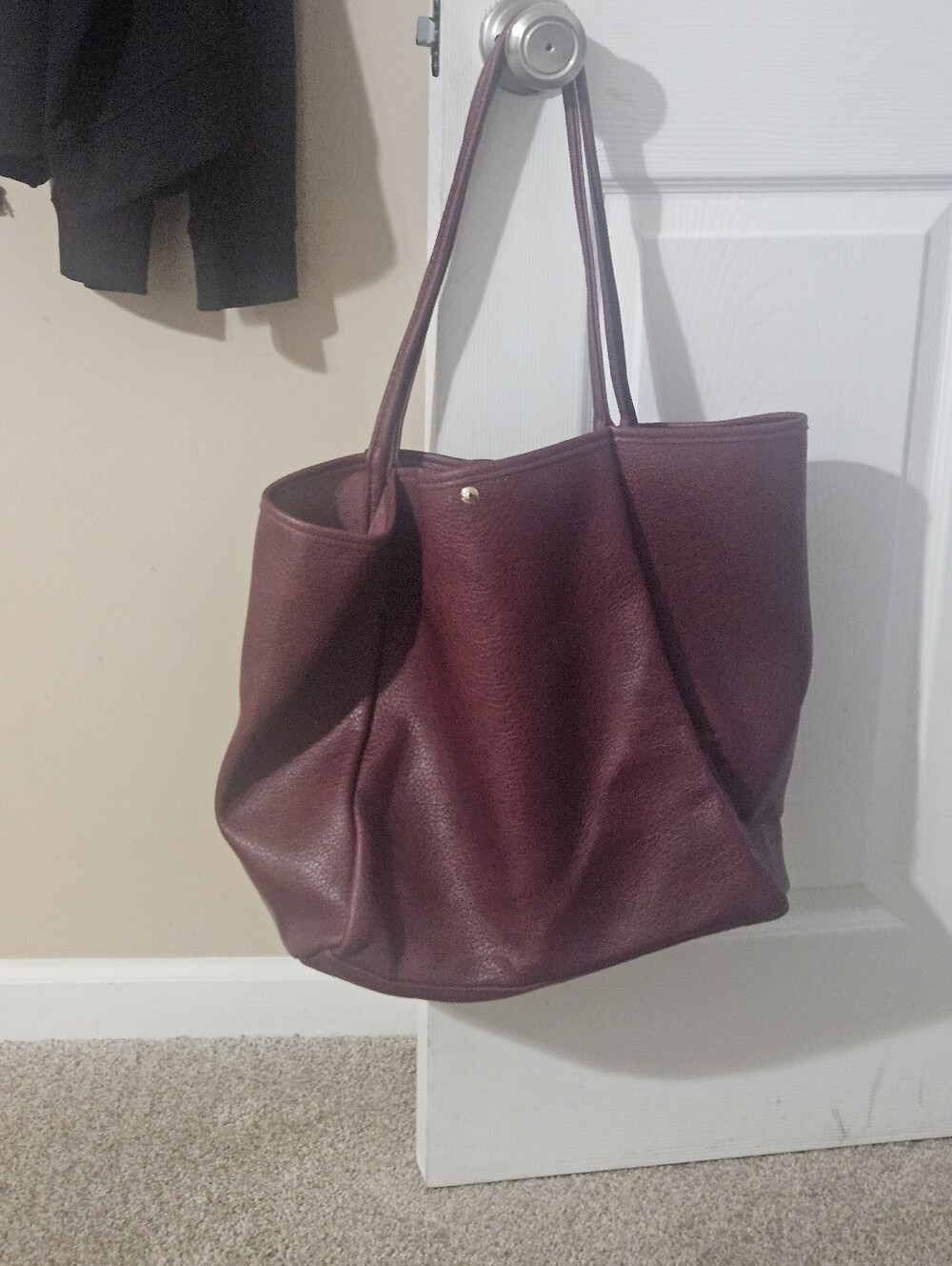 Elegant Women's Tote Bag in Deep Burgundy